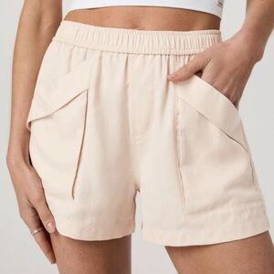 NWT Vuori Trestles Twill Shorts in Sand Dollar